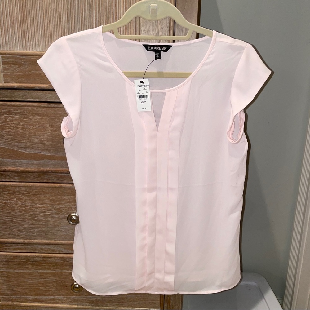 EXPRESS light pink short sleeve blouse 🌸 NWT XS